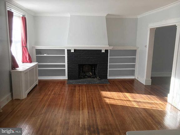 3rd image of 35 Ashmead Pl N