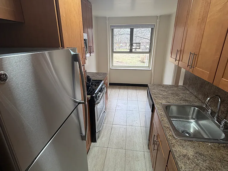 71st Cres — Photo 2