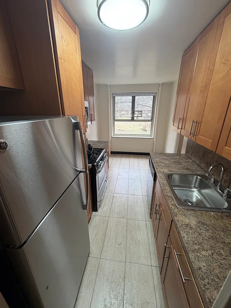 Building Photo - 71st Cres