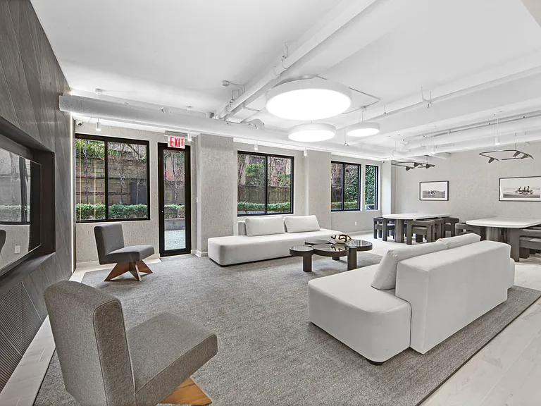 340 E 51st St #7G — Photo 8