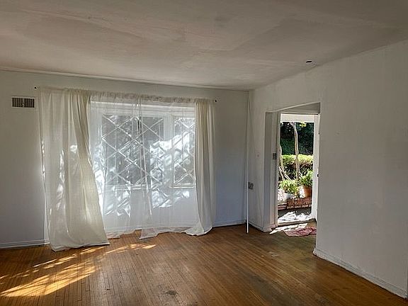 2nd image of 3463 N Knoll Dr