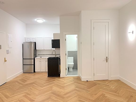 3rd image of 413 14th St APT 1f