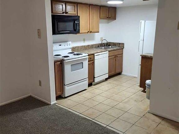 4th image of 4606 Greenwood Dr