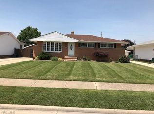 217 E Parkleigh Dr, Seven Hills, OH