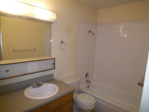 4th image of 1710 Elkhart Ave APT A