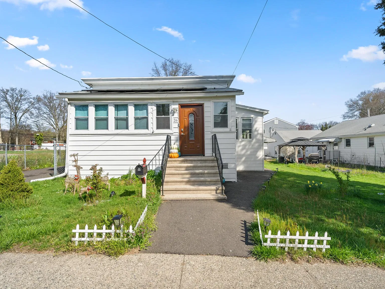 5 bed, 1575 sqft, $3,100 — Photo 3