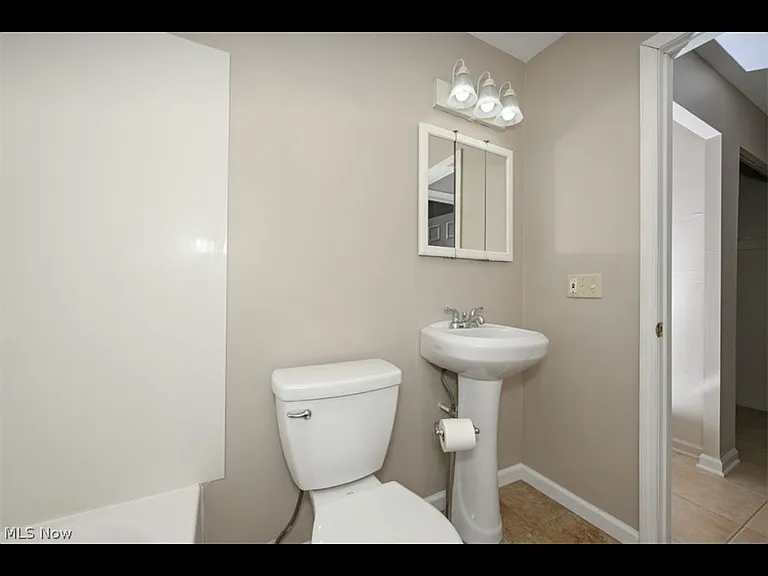 5200 Royalton Rd — Photo 9
