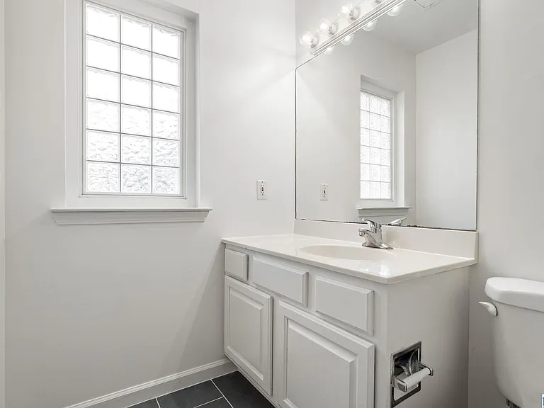 1004 W Walnut St — Photo 20