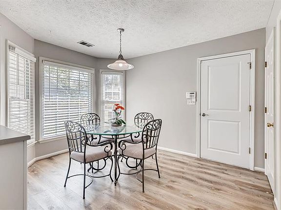 4th image of 4705 Hampton Square Dr