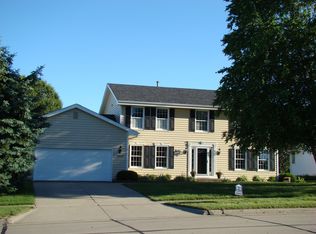 14642 Hawthorn Dr, Clive, IA 50325
