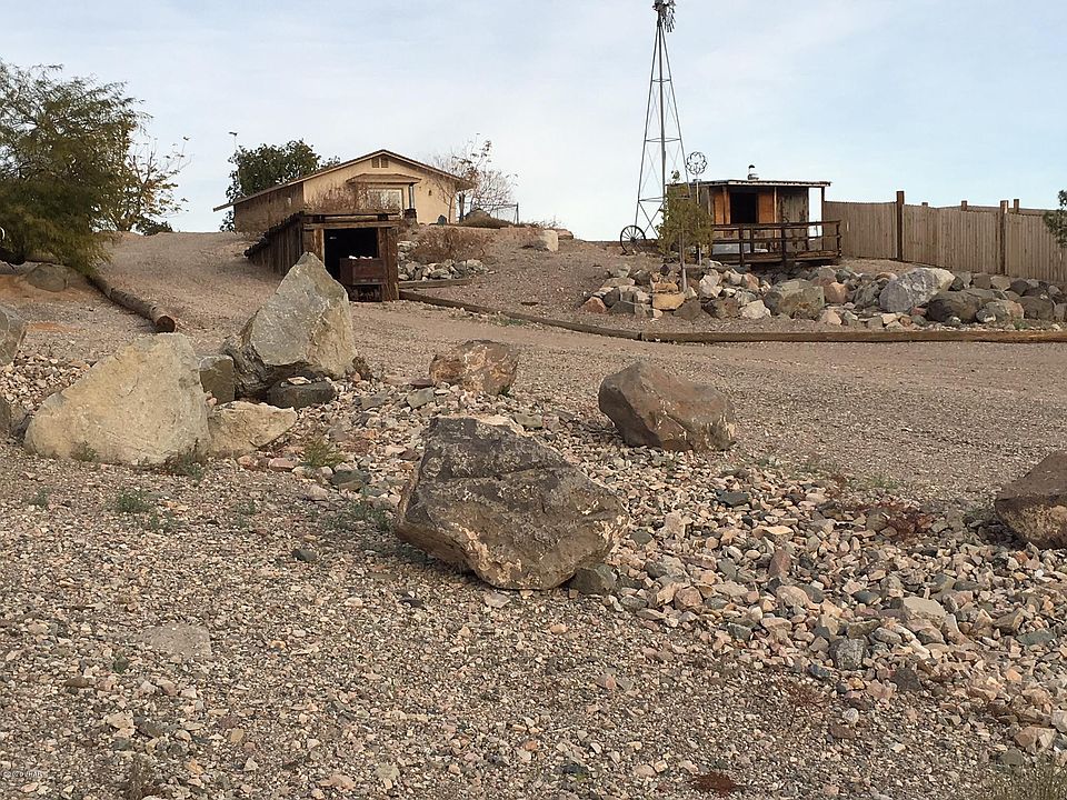 1st image of 1060 Lakeside Dr