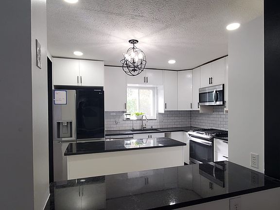 3rd image of 3195 Telham Dr