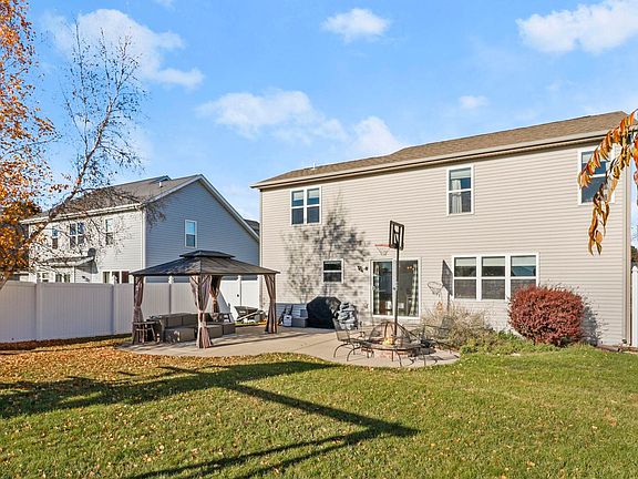 3rd image of 1010 Badger Dr
