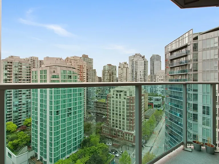 233 Robson St #2710 — Photo 19