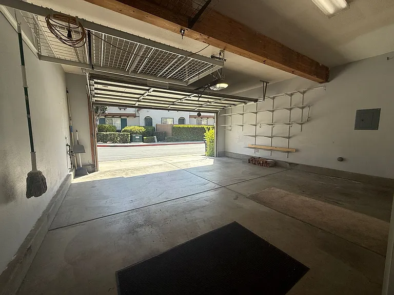 1357 Burgundy Dr — Photo 39