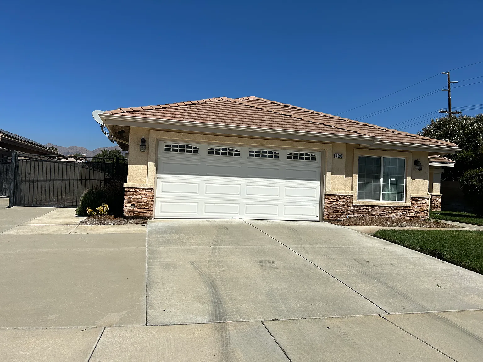 4 bed, 1729 sqft, $2,799 — Photo 1