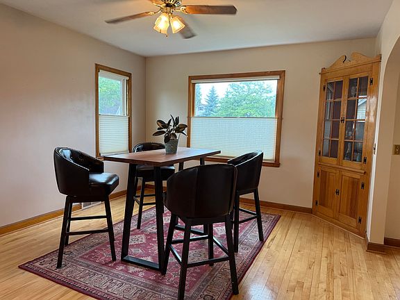 3rd image of 423 W Easterday Ave
