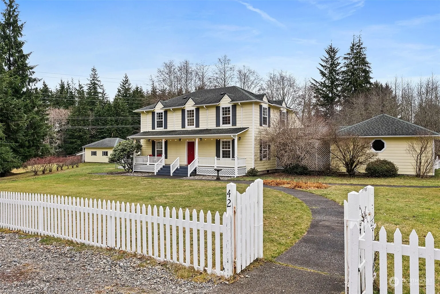 42 Eaton Lane photo 1