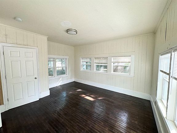 5th image of 306 Little St