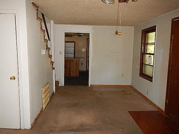 5th image of 8522 Hayes St