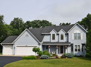 857 Trotters Rdg, Eagan, MN 55123