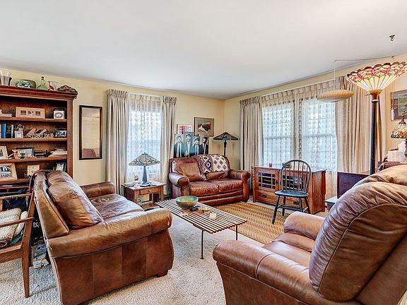 2nd image of 147 Essex Cir