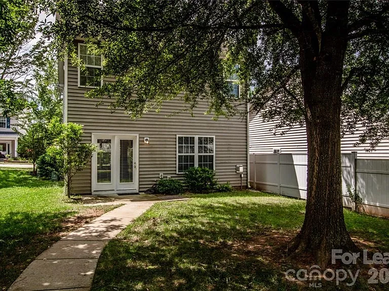 11133 Aprilia Ln — Photo 24