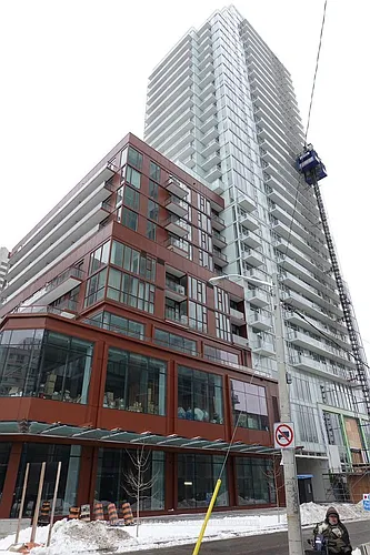 33 Helendale Ave #2111 Photo 1