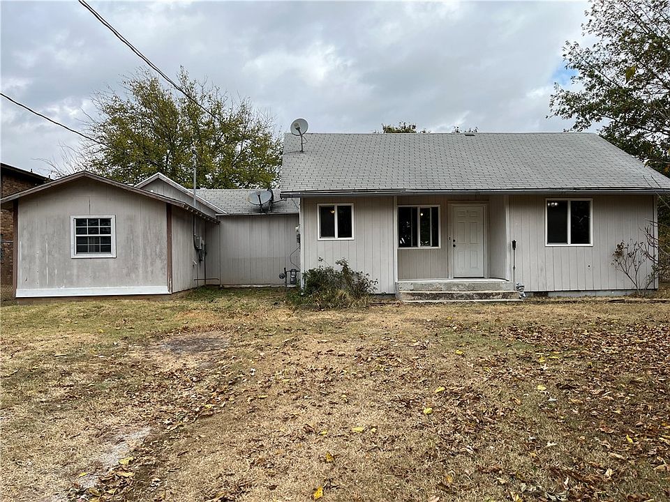 1st image of 309 E School St