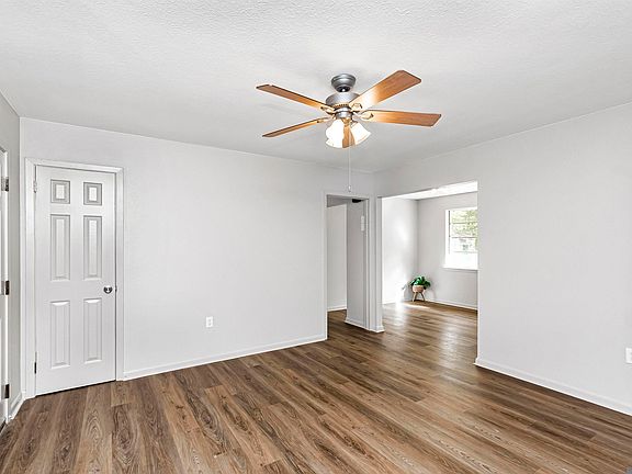 3rd image of 1124 S Stacy Ave