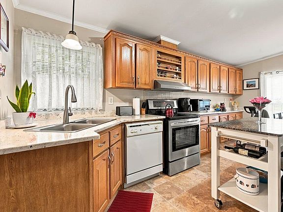 3rd image of 17 Watercress Drive