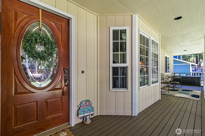 3rd image of 21827 Crest Lane SE