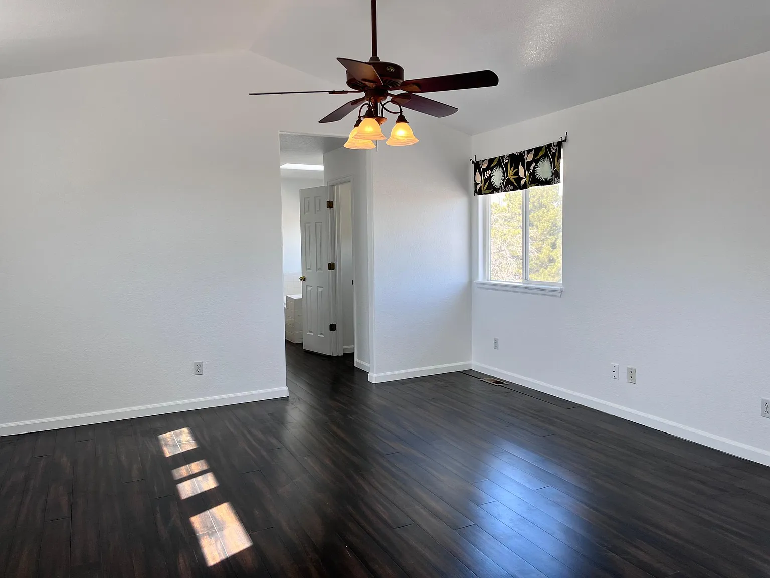 4 bed, 2448 sqft, $2,995 — Photo 2