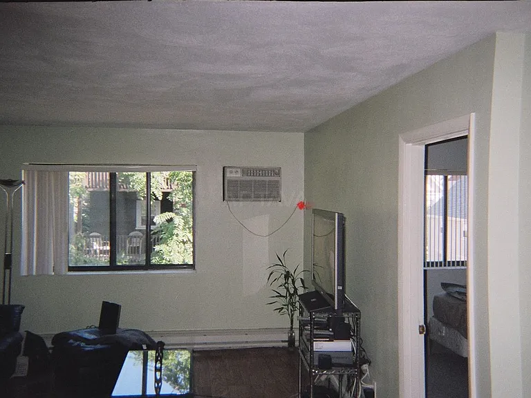10 Roberts St #34 — Photo 2