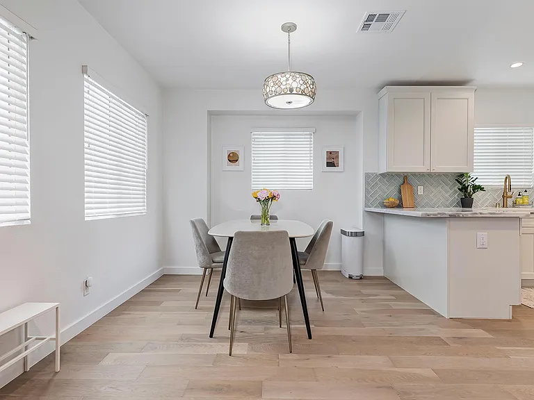 924 E Fairview Blvd — Photo 9