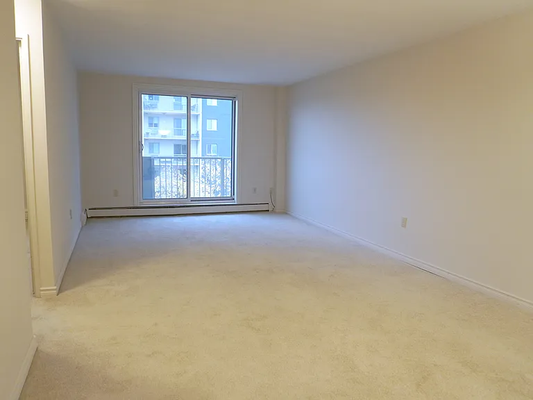 340 Willowdale Cres — Photo 14