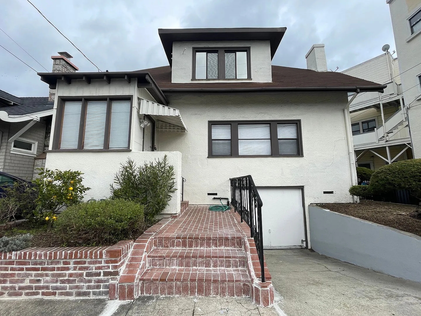 Rockridge Home! 3 Bedroom w/Fireplace, In-unit Laundry + More! || Steps From College Ave — Photo 1
