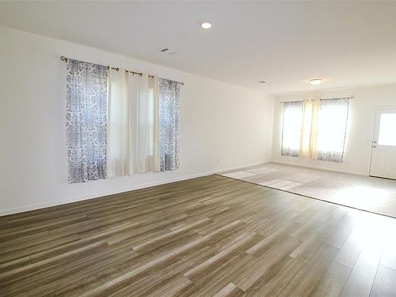 4th image of 4615 Highland Crest Dr
