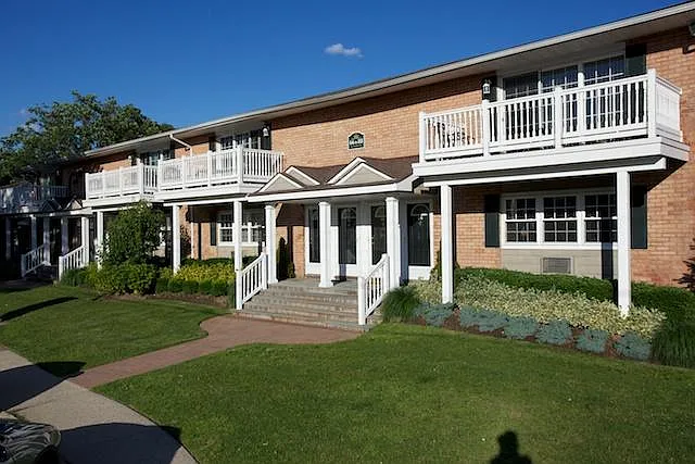 Fairfield Court — Photo 11