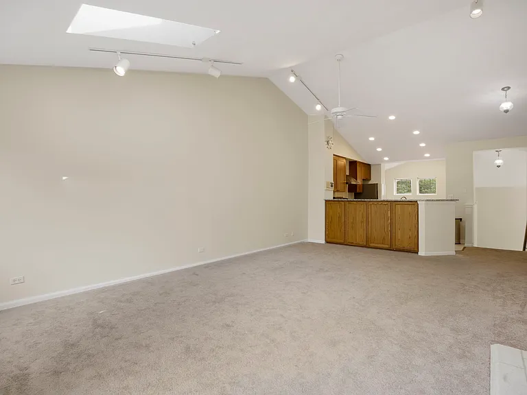 3073 Kentshire Cir — Photo 8