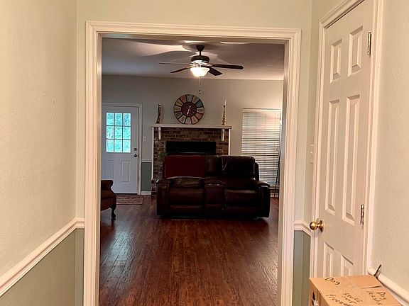 3rd image of 1905 Woodline Dr