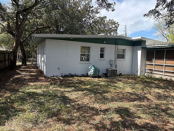 3rd image of 213 Forest Dr