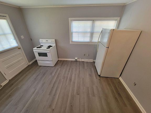 5th image of 1016 Washington St APT B