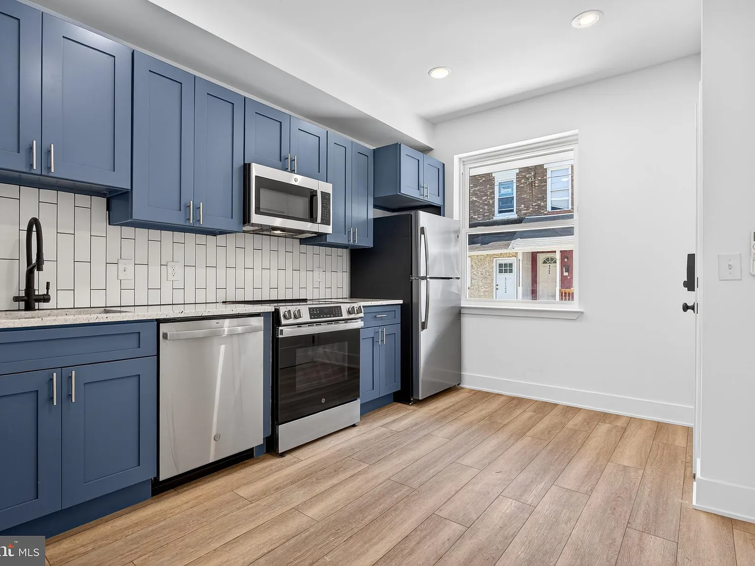 1 bed, 708 sqft, $1,600 — Photo 2