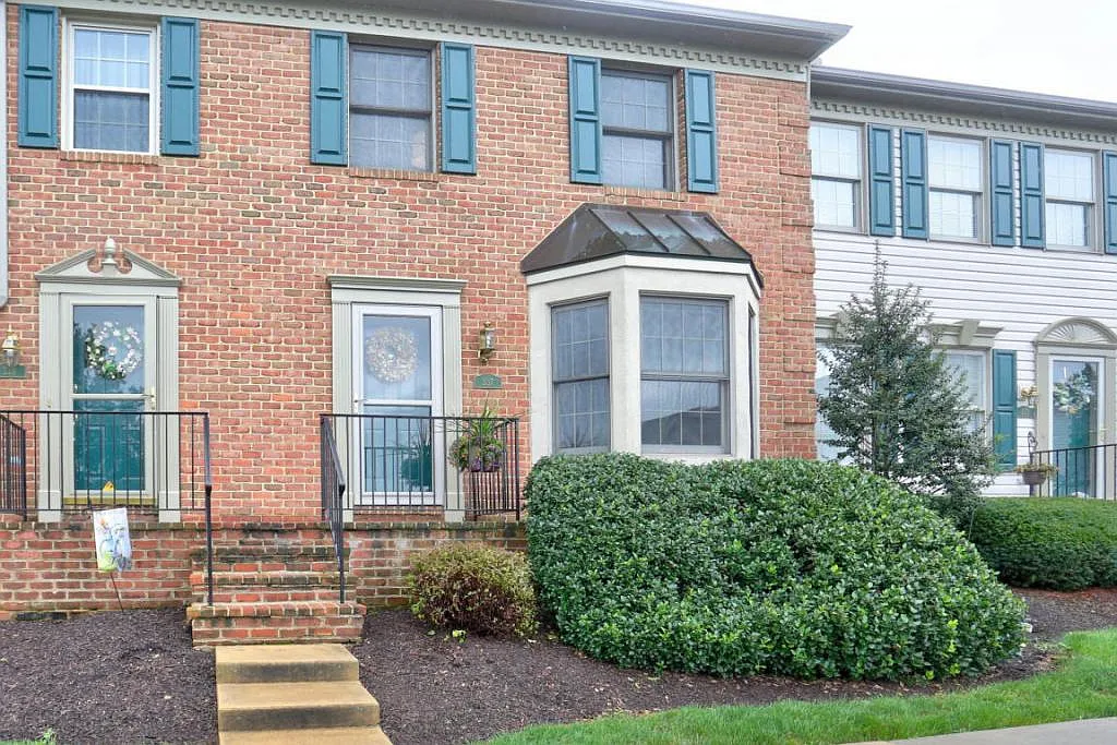 337 Cobblestone Ln photo 1