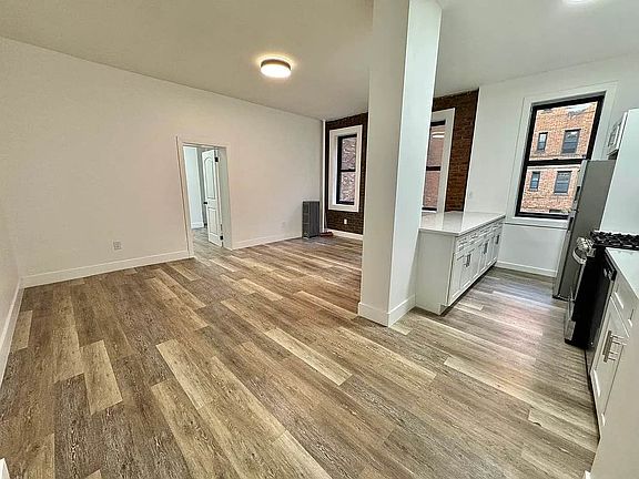 4th image of 250 Crown St APT 1