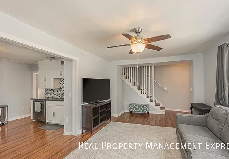 807 W 13th St — Photo 4