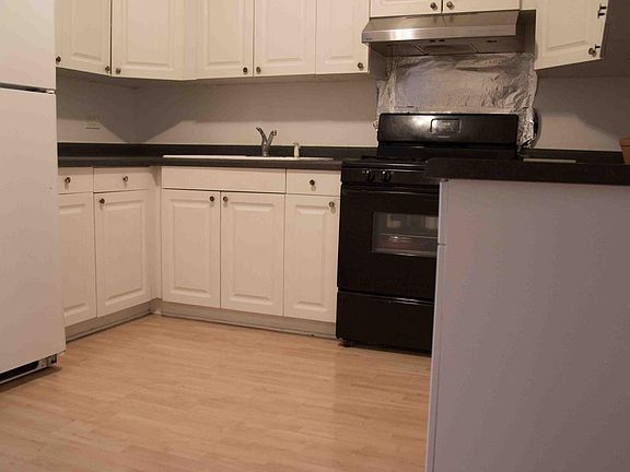 4th image of 165 Dover Dr APT 17