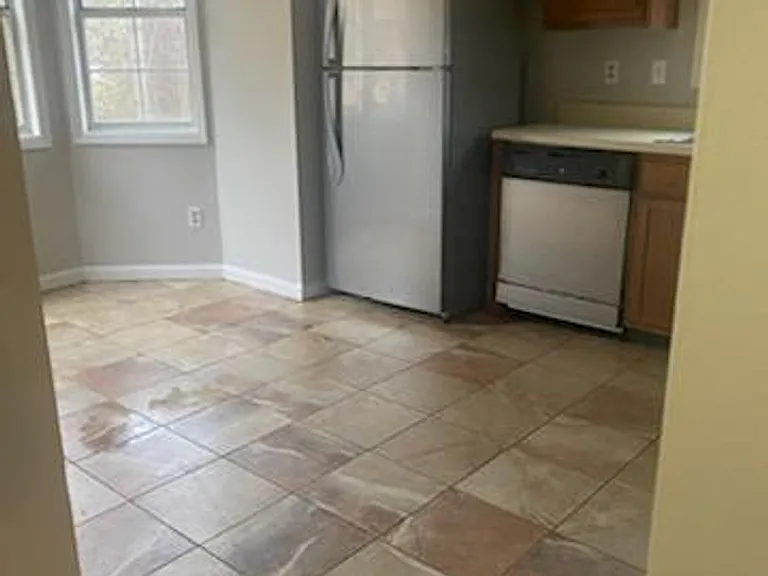 4866 Fenbrook Dr — Photo 2
