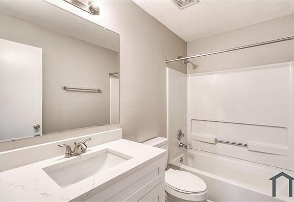 3rd image of 6337 Settlers Square Ln